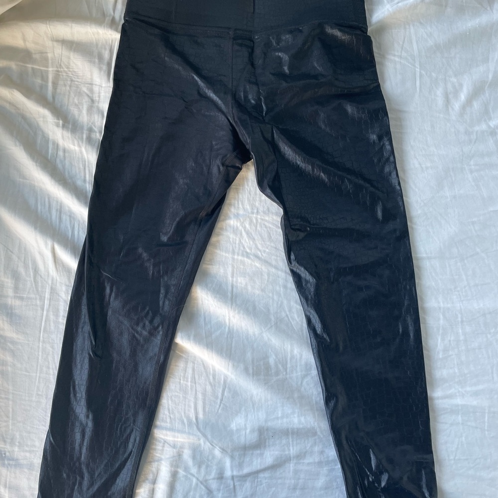 Carbon38 size medium black legging